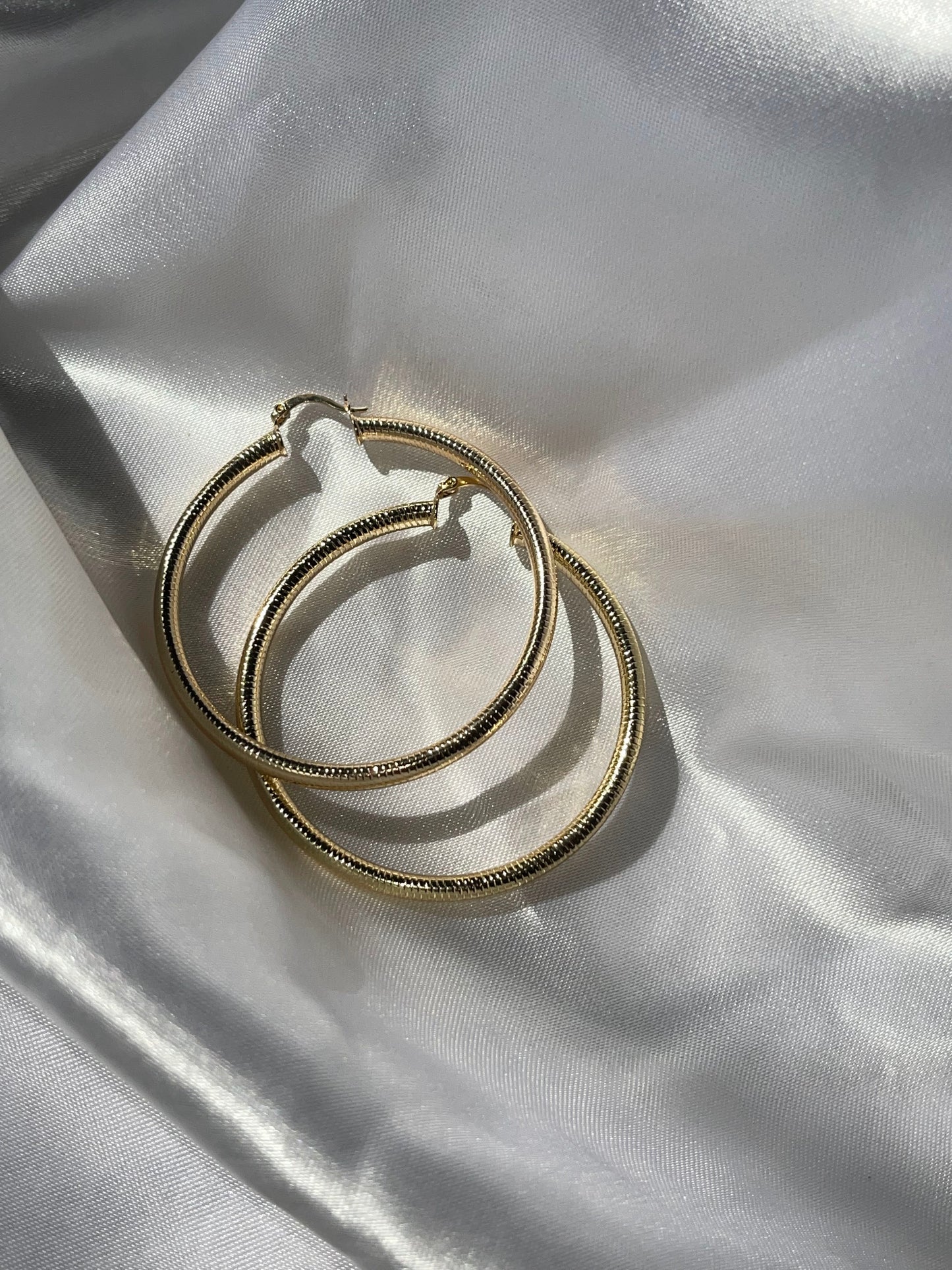 JENNIFER TEXTURED HOOPS